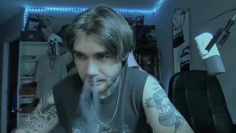 Snapshot of go_v_cs chatting on 10/18/25, 11:16 NPC online show from 10/18/25, 11:16