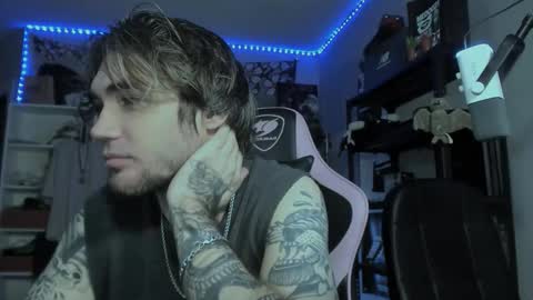 Snapshot of go_v_cs chatting on 10/23/25, 10:52 NPC online show from 10/23/25, 10:52