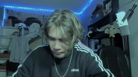 Snapshot of go_v_cs chatting on 10/24/25, 02:24 NPC online show from 10/24/25, 02:24