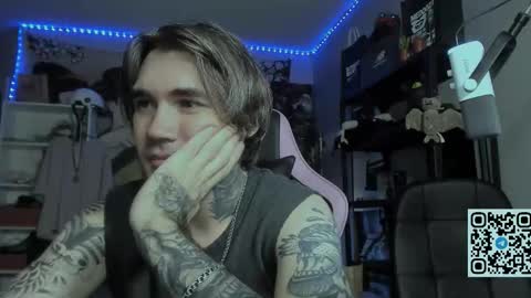 Snapshot of go_v_cs chatting on 10/25/25, 10:26 NPC online show from 10/25/25, 10:26