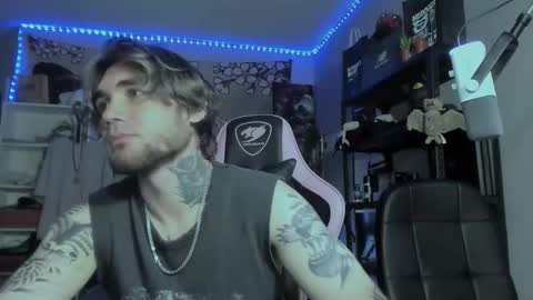 Snapshot of go_v_cs chatting on 10/26/25, 10:32 NPC online show from 10/26/25, 10:32