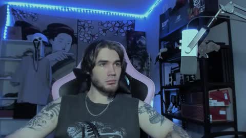 Snapshot of go_v_cs chatting on 11/04/25, 12:37 NPC online show from 11/04/25, 12:37