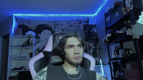 Snapshot of go_v_cs chatting on 11/10/25, 05:12 NPC online show from 11/10/25, 05:12