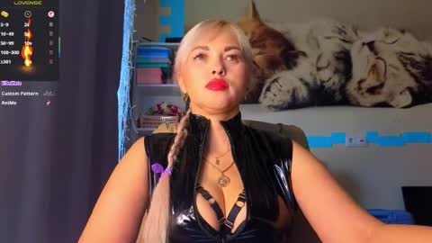 Mrs. Isabella online show from 04/12/26, 03:11