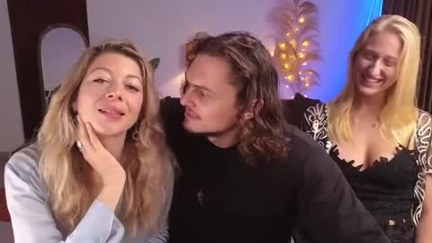 Snapshot of goddess_marylin chatting on 01/22/25, 02:37 330 UTC2 girls online show from 01/22/25, 02:37