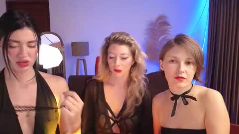 Snapshot of goddess_marylin chatting on 02/02/25, 03:10 330 UTC2 girls online show from 02/02/25, 03:10