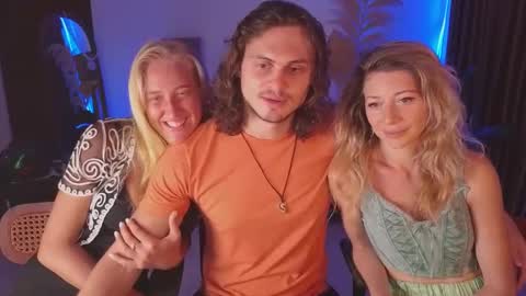 Snapshot of goddess_marylin chatting on 02/19/25, 03:50 330 UTC2 girls online show from 02/19/25, 03:50