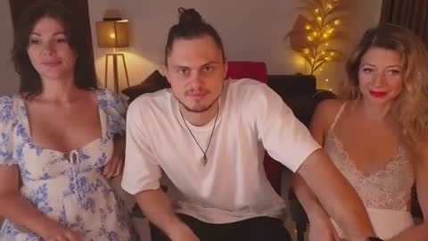 Snapshot of goddess_marylin chatting on 02/27/25, 01:38 330 UTC2 girls online show from 02/27/25, 01:38