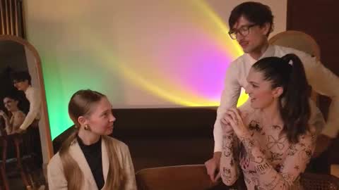 Snapshot of goddess_marylin chatting on 09/09/25, 03:17 330 UTC2 girls online show from 09/09/25, 03:17