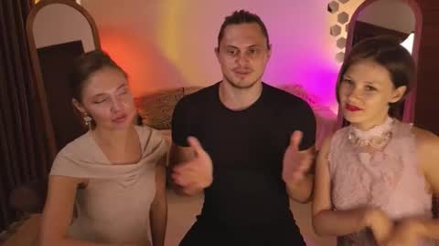 Snapshot of goddess_marylin chatting on 09/27/25, 03:44 330 UTC2 girls online show from 09/27/25, 03:44