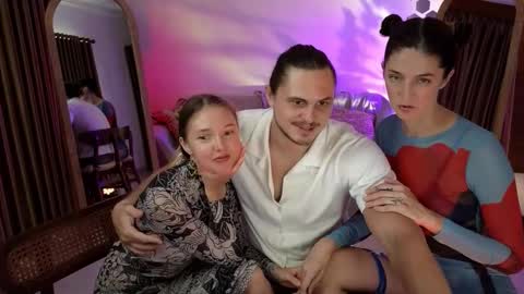 Snapshot of goddess_marylin chatting on 10/29/25, 03:42 330 UTC2 girls online show from 10/29/25, 03:42