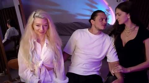   330 UTC2 girls   online show from 03/21/26, 04:39