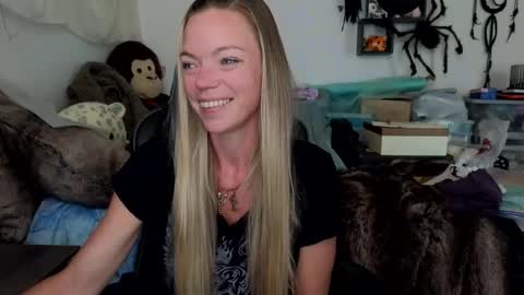 Patricia Mars           Goddess of Mars twitter thegoddessmindy online show from 10/16/25, 02:51