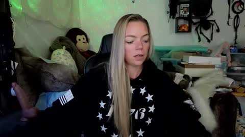 Patricia Mars           Goddess of Mars twitter thegoddessmindy online show from 10/22/25, 02:28