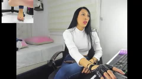 goddess_of_pigs online show from 11/27/25, 06:04