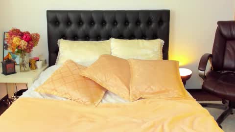 Snapshot of goddess_squirt_ chatting on 09/18/25, 03:41 Katrin online show from 09/18/25, 03:41