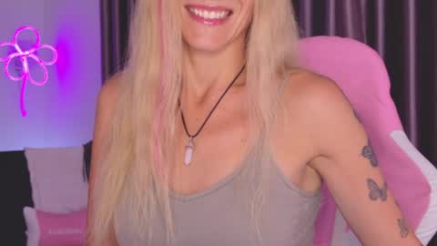 Snapshot of goddess_stars chatting on 06/26/26, 10:52 Katarina online show from 06/26/26, 10:52