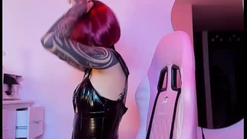 vee online show from 10/27/25, 05:22