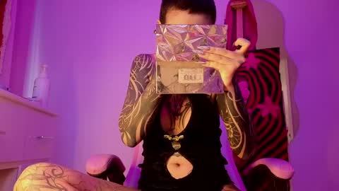 vee online show from 04/03/26, 09:46