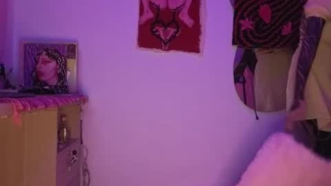 Snapshot of goddess_vee_ chatting on 07/04/26, 03:02 vee online show from 07/04/26, 03:02