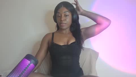 Snapshot of goddessblackk chatting on 12/20/24, 11:05 Miss Raven Black online show from 12/20/24, 11:05