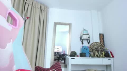 Snapshot of goddessjessica_roger chatting on 12/04/25, 05:28 Goddess Jessica and slave Roger online show from 12/04/25, 05:28