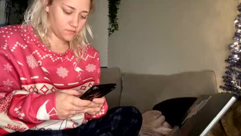 Snapshot of goddessmayvn chatting on 12/26/24, 12:57 GoddessMayvn online show from 12/26/24, 12:57