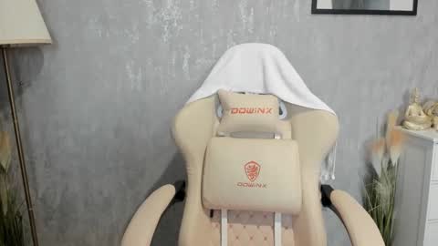 Snapshot of goddessmiaa chatting on 10/21/25, 02:29 Mistress online show from 10/21/25, 02:29