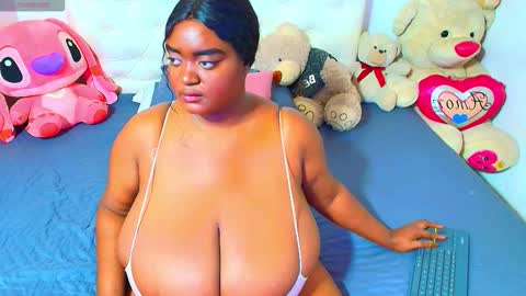 Snapshot of godessqqq chatting on 10/01/25, 12:33 Godess Tracy online show from 10/01/25, 12:33