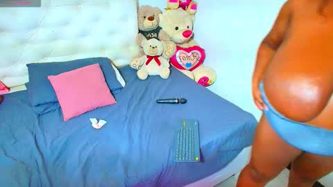 Snapshot of godessqqq chatting on 10/23/25, 02:00 Godess Tracy online show from 10/23/25, 02:00