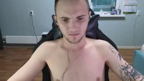 Snapshot of golden_boyyy21 chatting on 05/24/26, 05:18 Golden boyyy21 online show from 05/24/26, 05:18