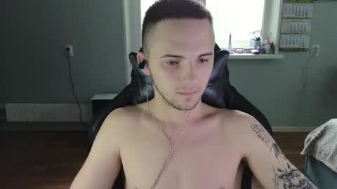 Snapshot of golden_boyyy21 chatting on 05/25/26, 05:35 Golden boyyy21 online show from 05/25/26, 05:35