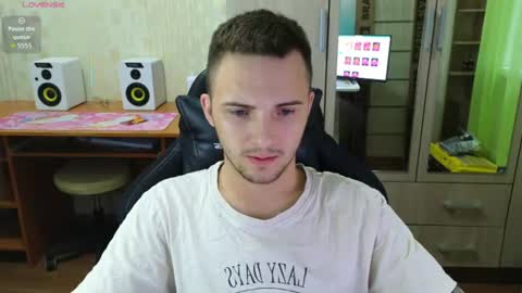 Golden boyyy21 online show from 07/16/26, 04:46