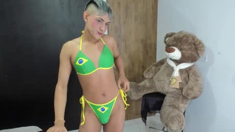 Snapshot of goldenangels1 chatting on 10/17/25, 06:54 goldenangels1 online show from 10/17/25, 06:54