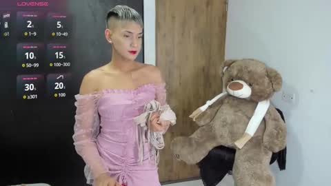 Snapshot of goldenangels1 chatting on 10/31/25, 09:27 goldenangels1 online show from 10/31/25, 09:27