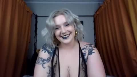 Snapshot of goldenglimmering chatting on 06/07/26, 12:04 Golden Glimmer online show from 06/07/26, 12:04