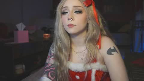 Snapshot of goldengoddessxxx chatting on 12/27/24, 11:10 Sammy online show from 12/27/24, 11:10