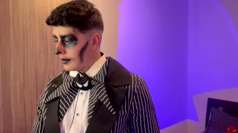 goldenknight33 online show from 10/31/25, 04:30