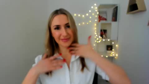 Olivia online show from 02/10/25, 06:31