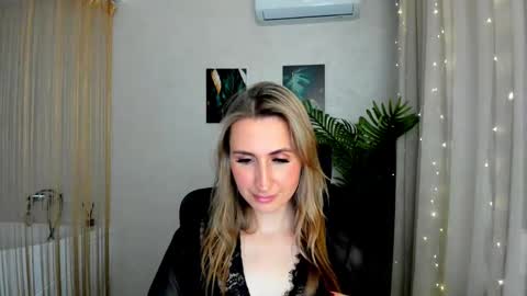 Olivia online show from 03/01/25, 01:53