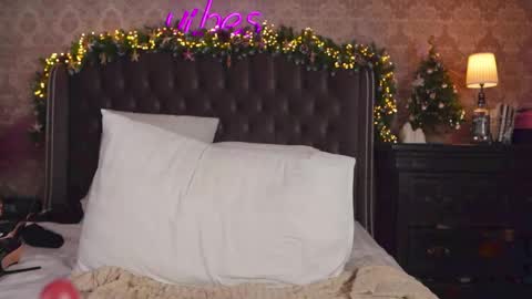 Anna online show from 01/01/25, 12:22