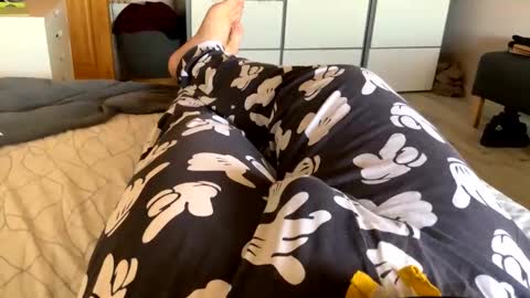 Snapshot of gonce2000 chatting on 10/24/25, 08:22 Gonce online show from 10/24/25, 08:22