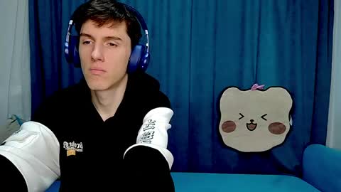 Snapshot of goodboyluca chatting on 04/16/26, 11:11 Luca online show from 04/16/26, 11:11