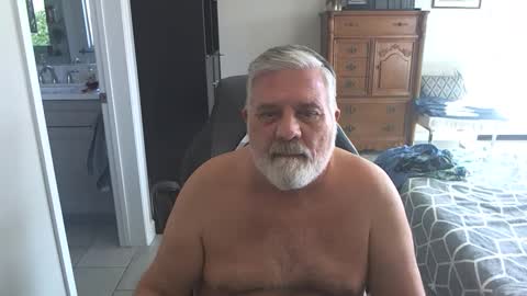 Snapshot of goodream2 chatting on 12/19/24, 07:18 Michael online show from 12/19/24, 07:18