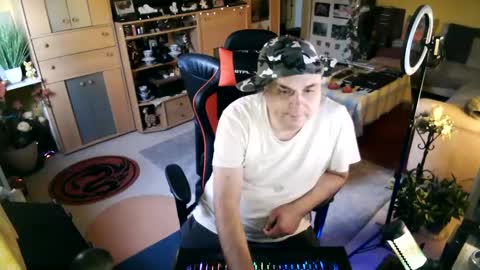 google5001 online show from 09/25/25, 05:44