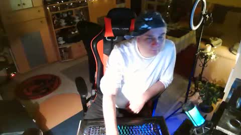 google5001 online show from 12/21/25, 06:59