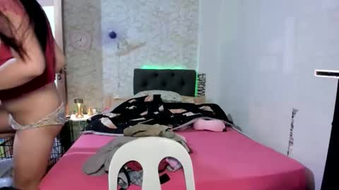 Snapshot of gorgeneviev69 chatting on 10/08/25, 04:37 geneviev online show from 10/08/25, 04:37