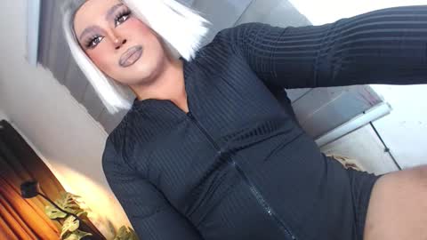 Snapshot of gorgeous_devilxxx chatting on 12/17/25, 12:55 Samantha online show from 12/17/25, 12:55