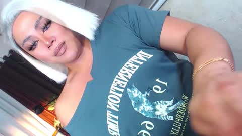 Snapshot of gorgeous_devilxxx chatting on 01/15/26, 08:23 Samantha online show from 01/15/26, 08:23