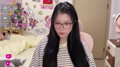 gorgeous girl33 online show from 11/08/25, 01:50